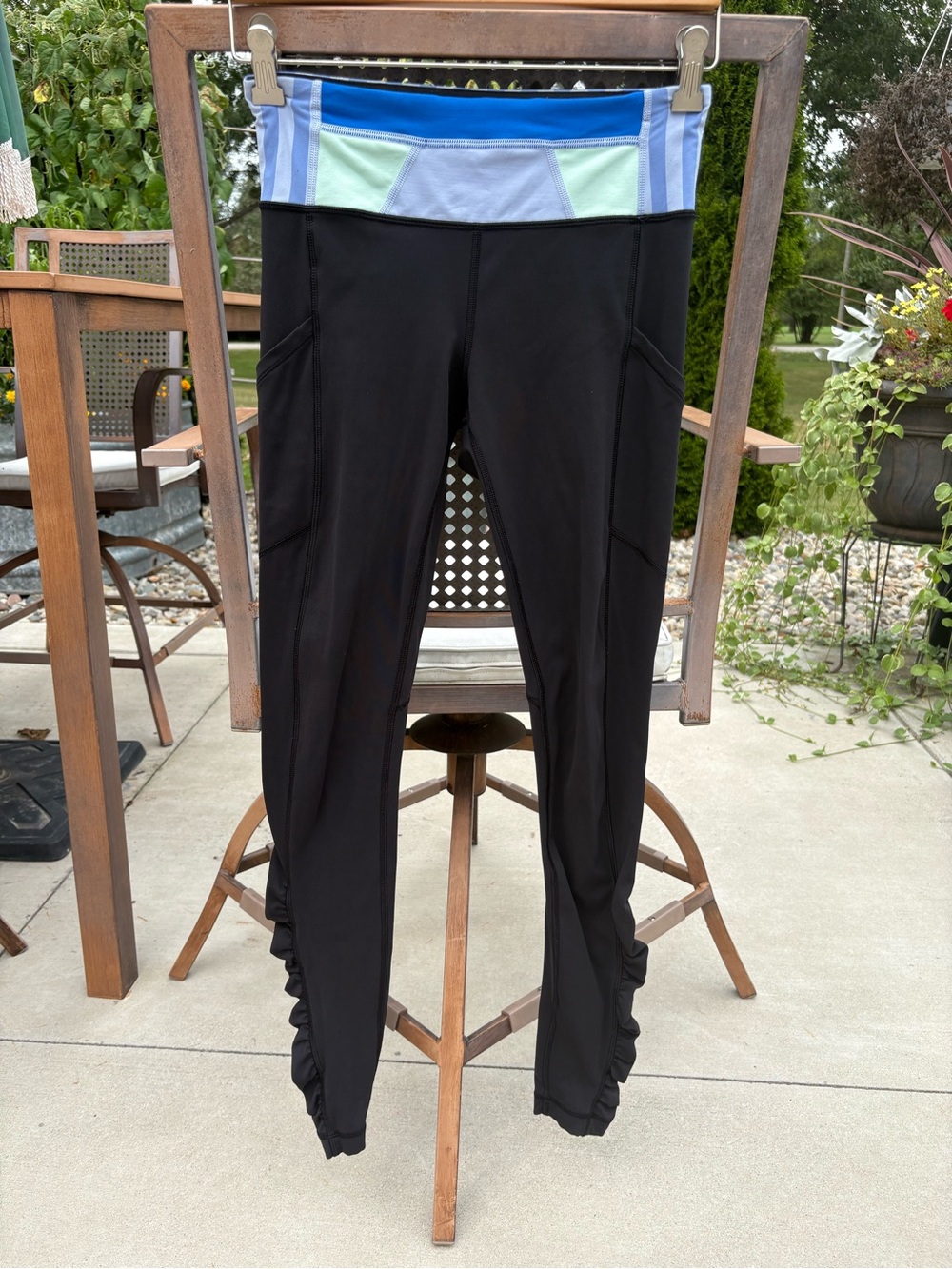 Women’s lululemon Black Leggings with Blue and Mint Waistband size 4